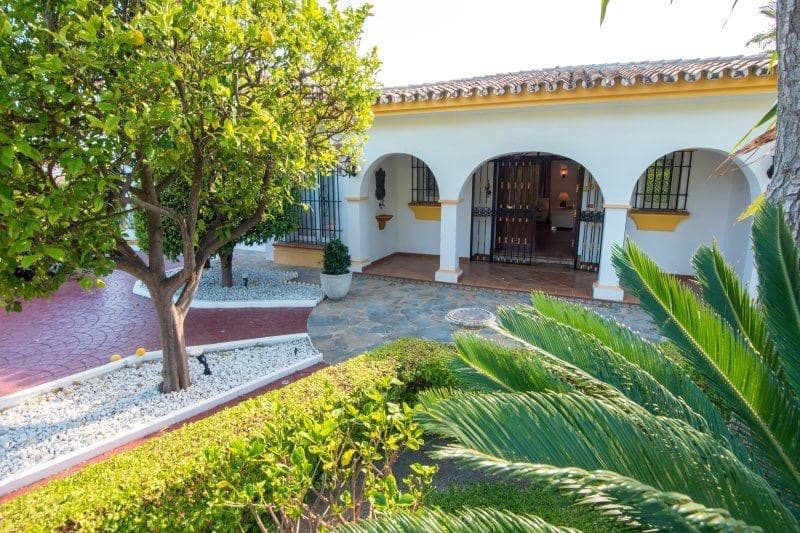 Chalet de 4 habitaciones en San Pedro de Alcantara en venta con piscina garaje - 2.100.000 € (Ref: 9398491)