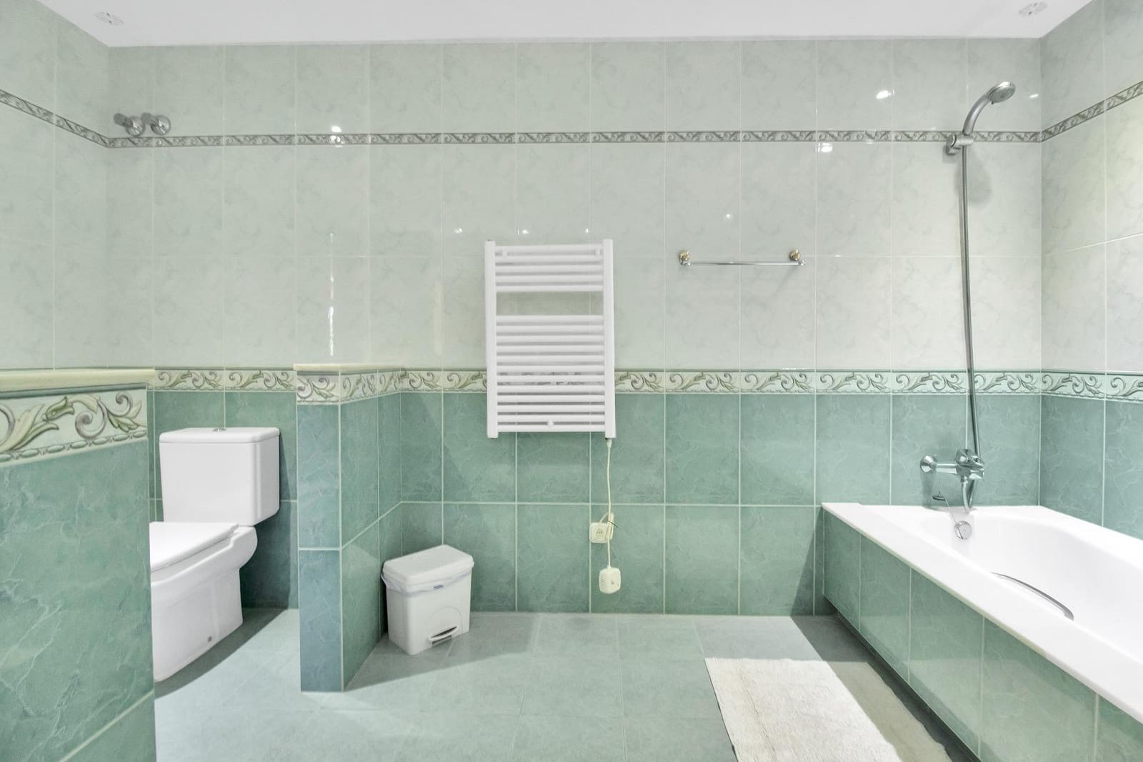 Chalet de 4 habitaciones en San Pedro de Alcantara en venta con piscina garaje - 2.100.000 € (Ref: 9398491)