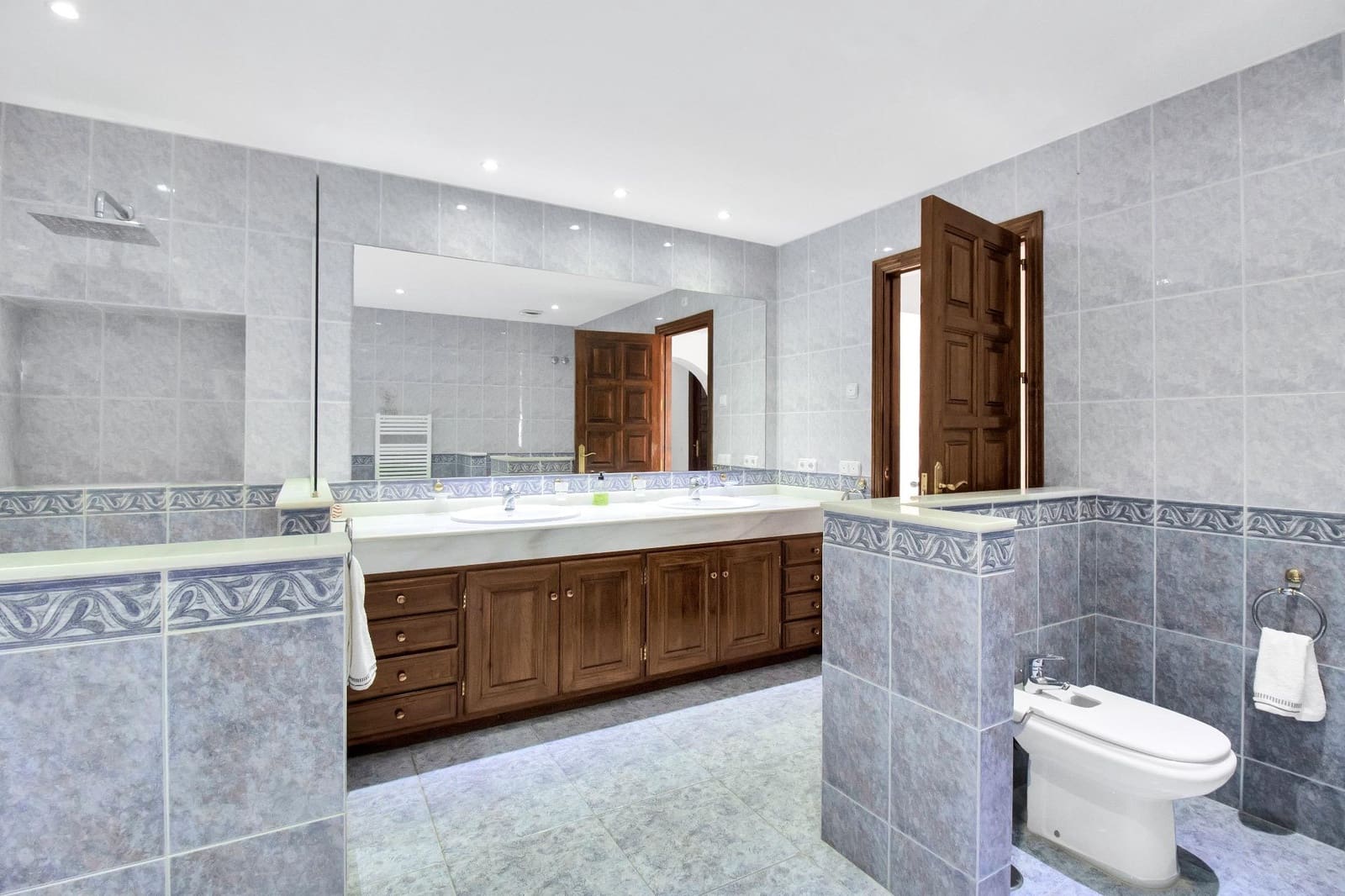 Chalet de 4 habitaciones en San Pedro de Alcantara en venta con piscina garaje - 2.100.000 € (Ref: 9398491)