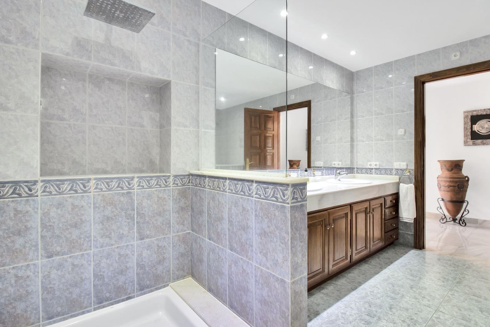 Chalet de 4 habitaciones en San Pedro de Alcantara en venta con piscina garaje - 2.100.000 € (Ref: 9398491)