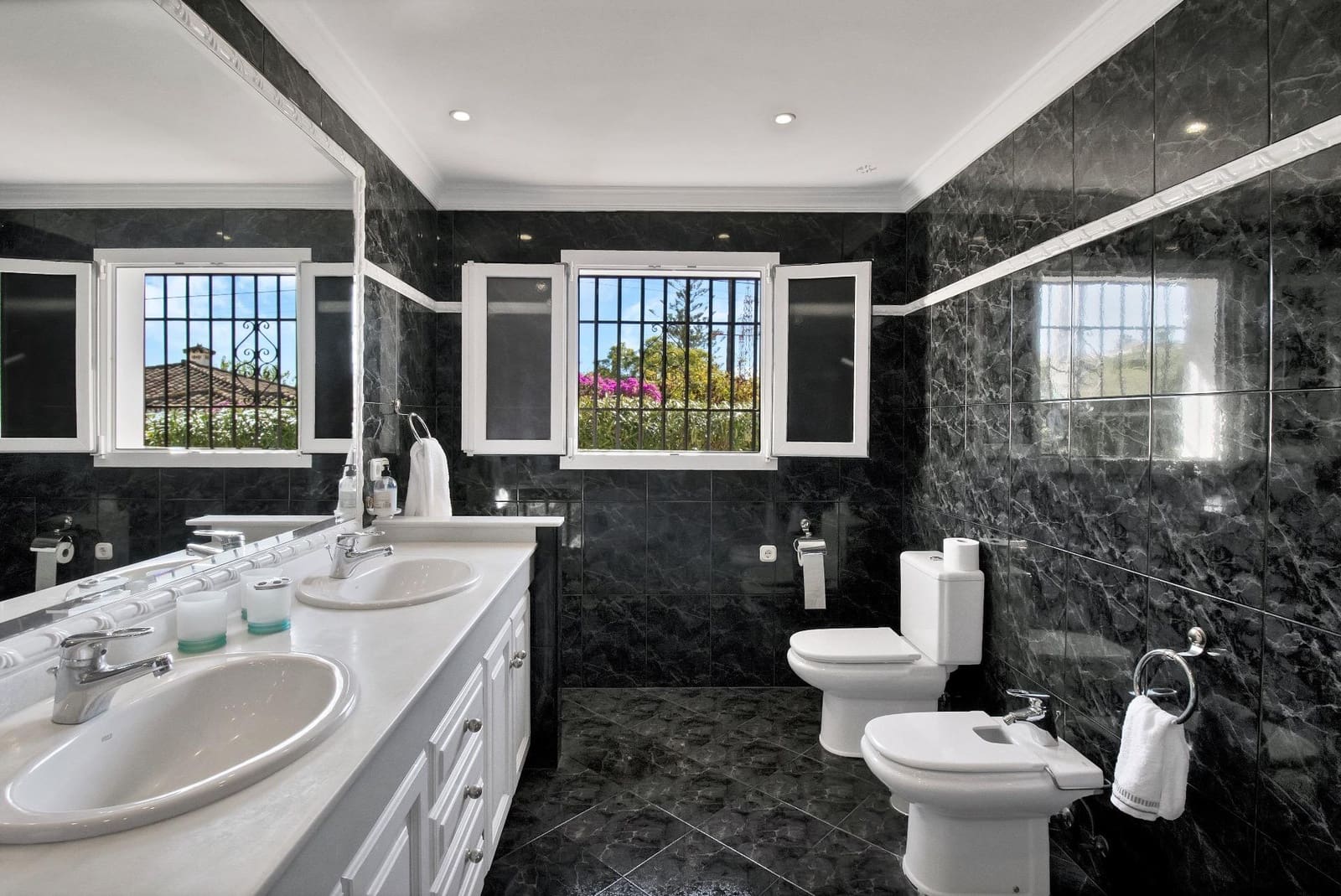 Chalet de 4 habitaciones en San Pedro de Alcantara en venta con piscina garaje - 2.100.000 € (Ref: 9398491)