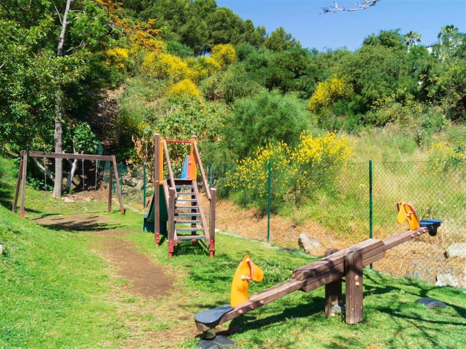 3 soveværelse Lejlighed til leje i Sitio de Calahonda med swimmingpool - € 1.700 (Ref: 9398492)