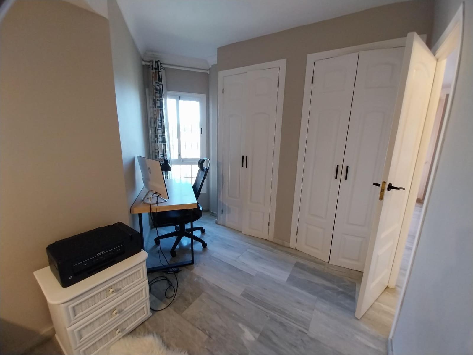 3 soveværelse Lejlighed til leje i Sitio de Calahonda med swimmingpool - € 1.700 (Ref: 9398492)