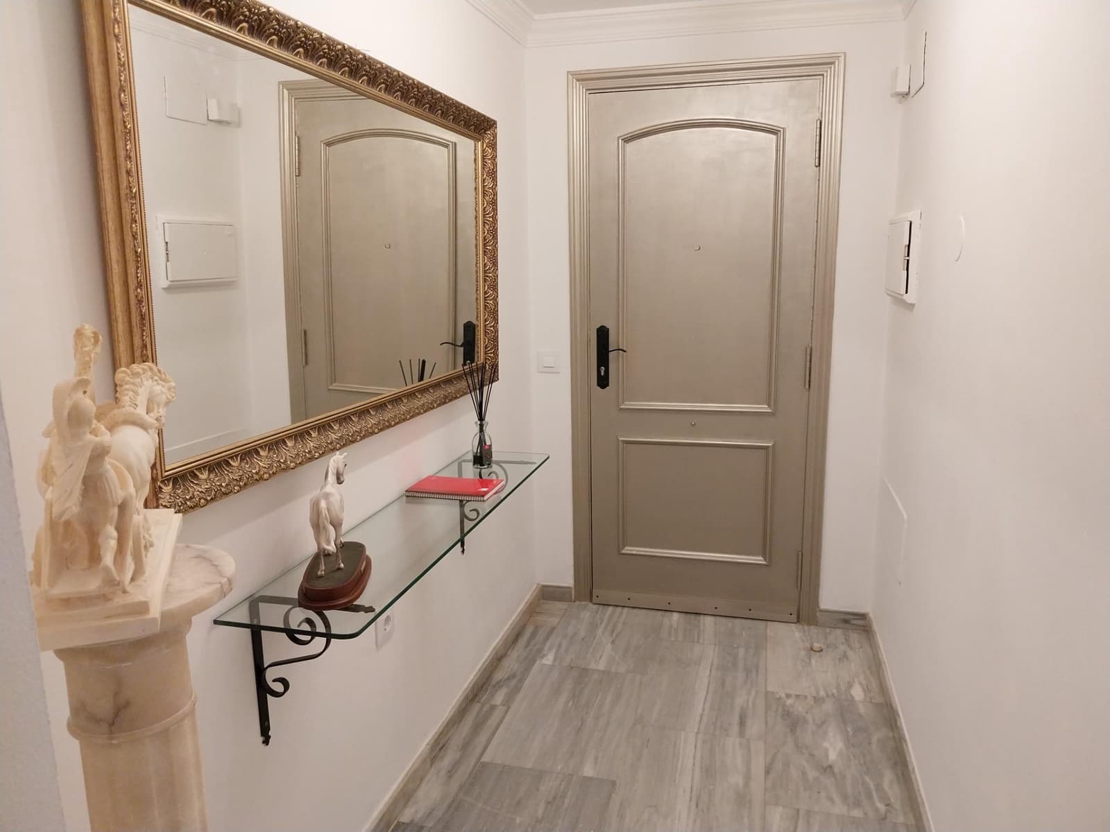 3 soveværelse Lejlighed til leje i Sitio de Calahonda med swimmingpool - € 1.700 (Ref: 9398492)