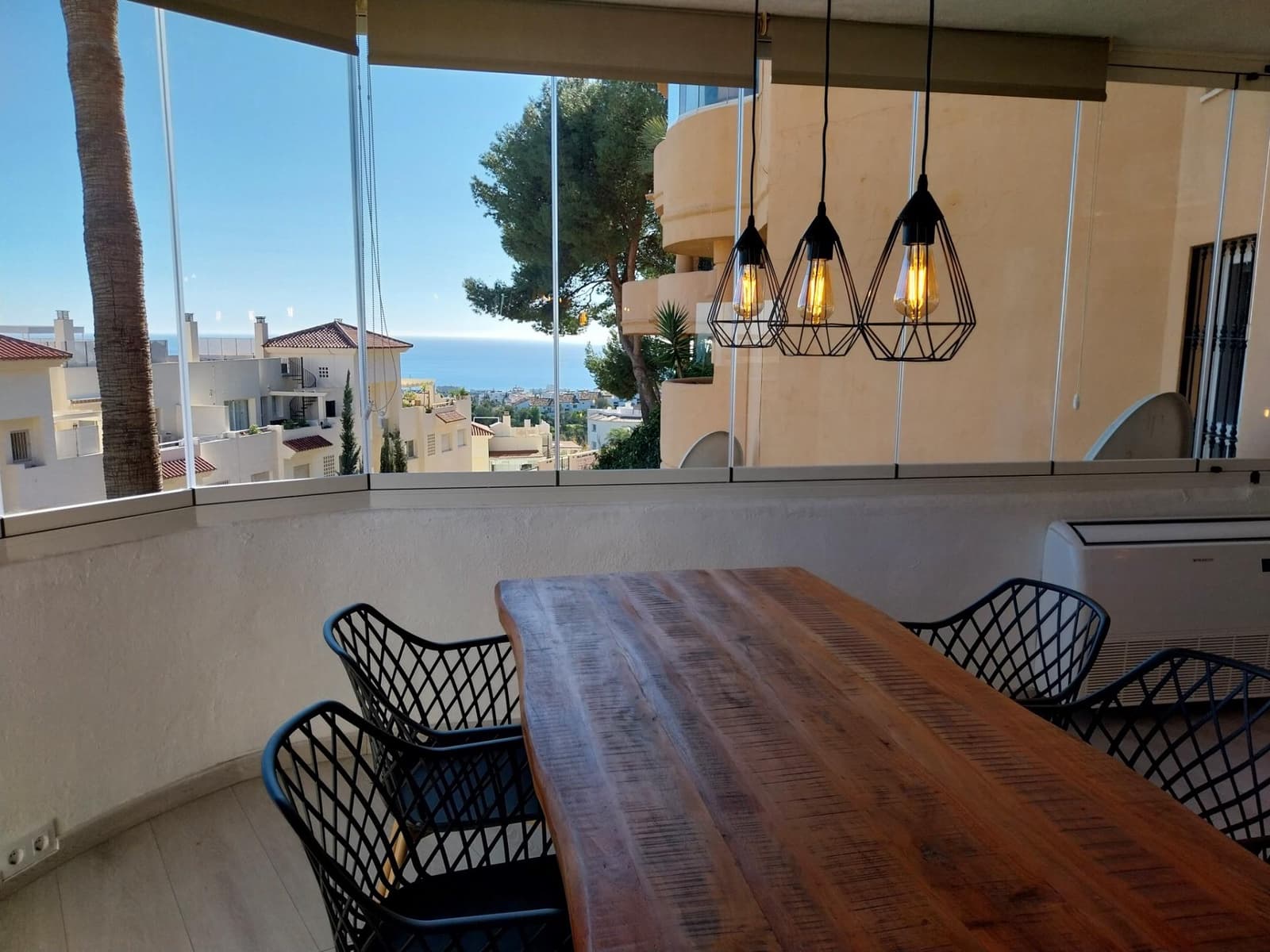 3 soveværelse Lejlighed til leje i Sitio de Calahonda med swimmingpool - € 1.700 (Ref: 9398492)