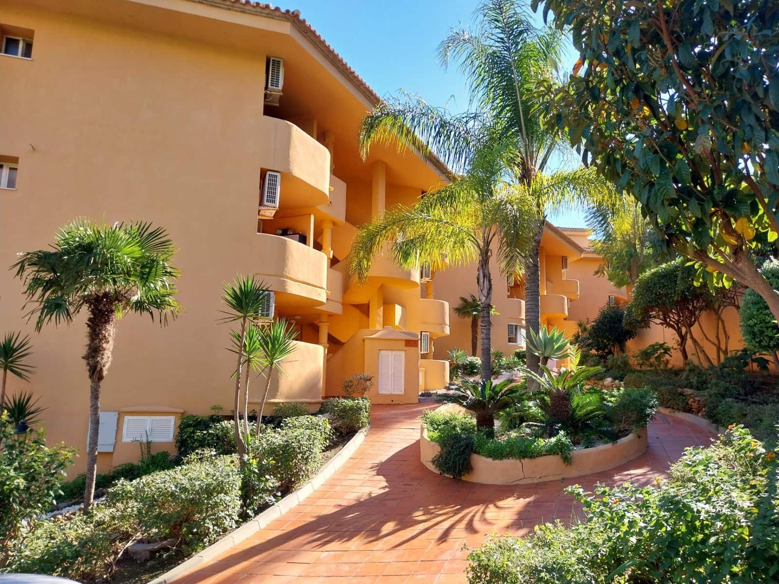 3 soveværelse Lejlighed til leje i Sitio de Calahonda med swimmingpool - € 1.700 (Ref: 9398492)