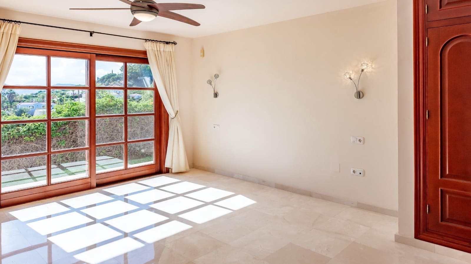 4 soverom Villa til salgs i Valtocado med svømmebasseng garasje - € 1 390 000 (Ref: 9399773)