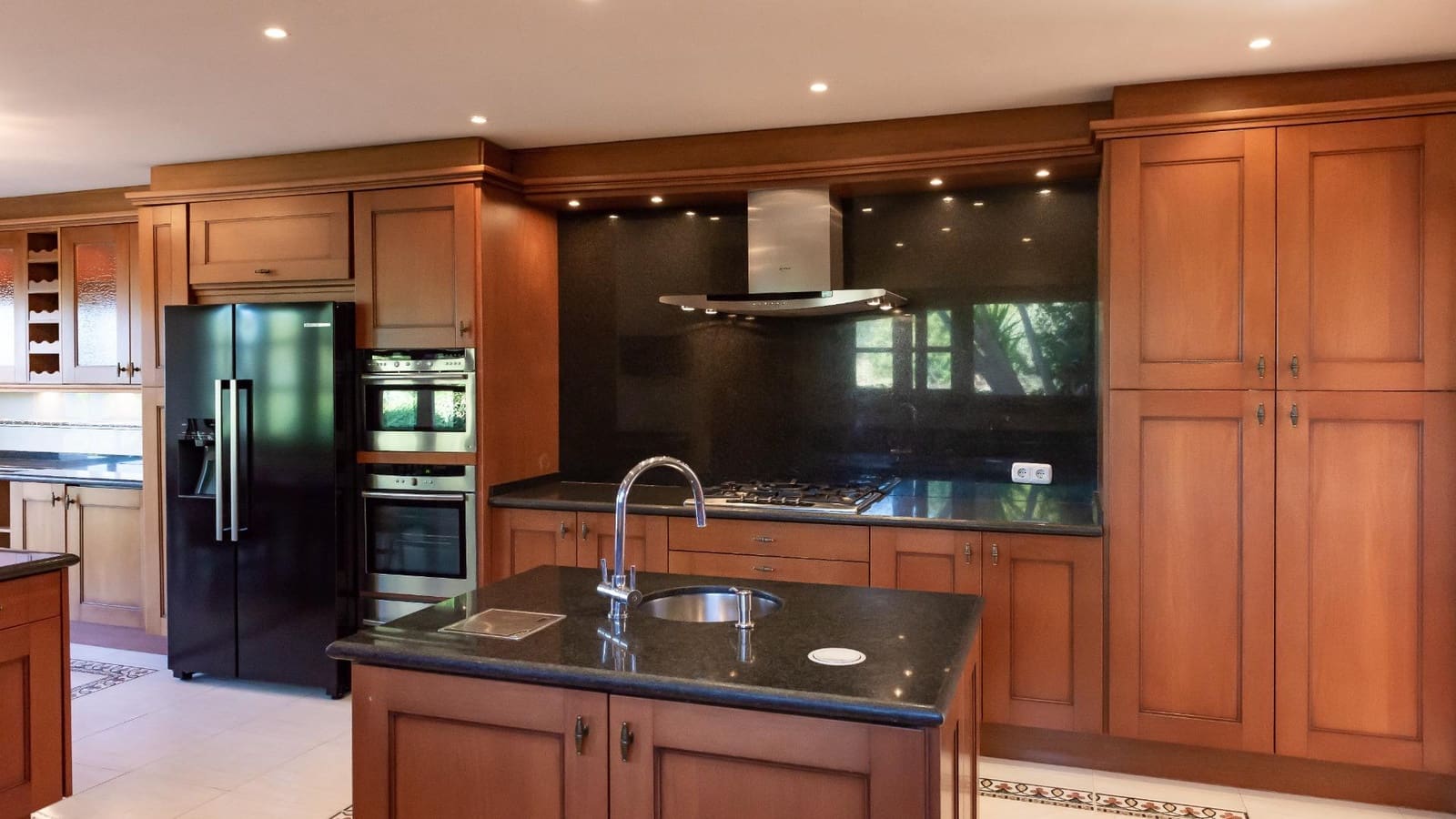 4 soverom Villa til salgs i Valtocado med svømmebasseng garasje - € 1 390 000 (Ref: 9399773)