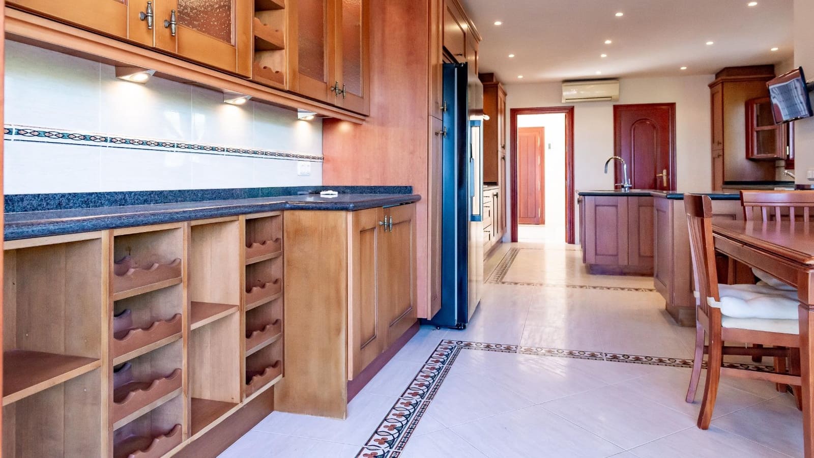 4 soverom Villa til salgs i Valtocado med svømmebasseng garasje - € 1 390 000 (Ref: 9399773)