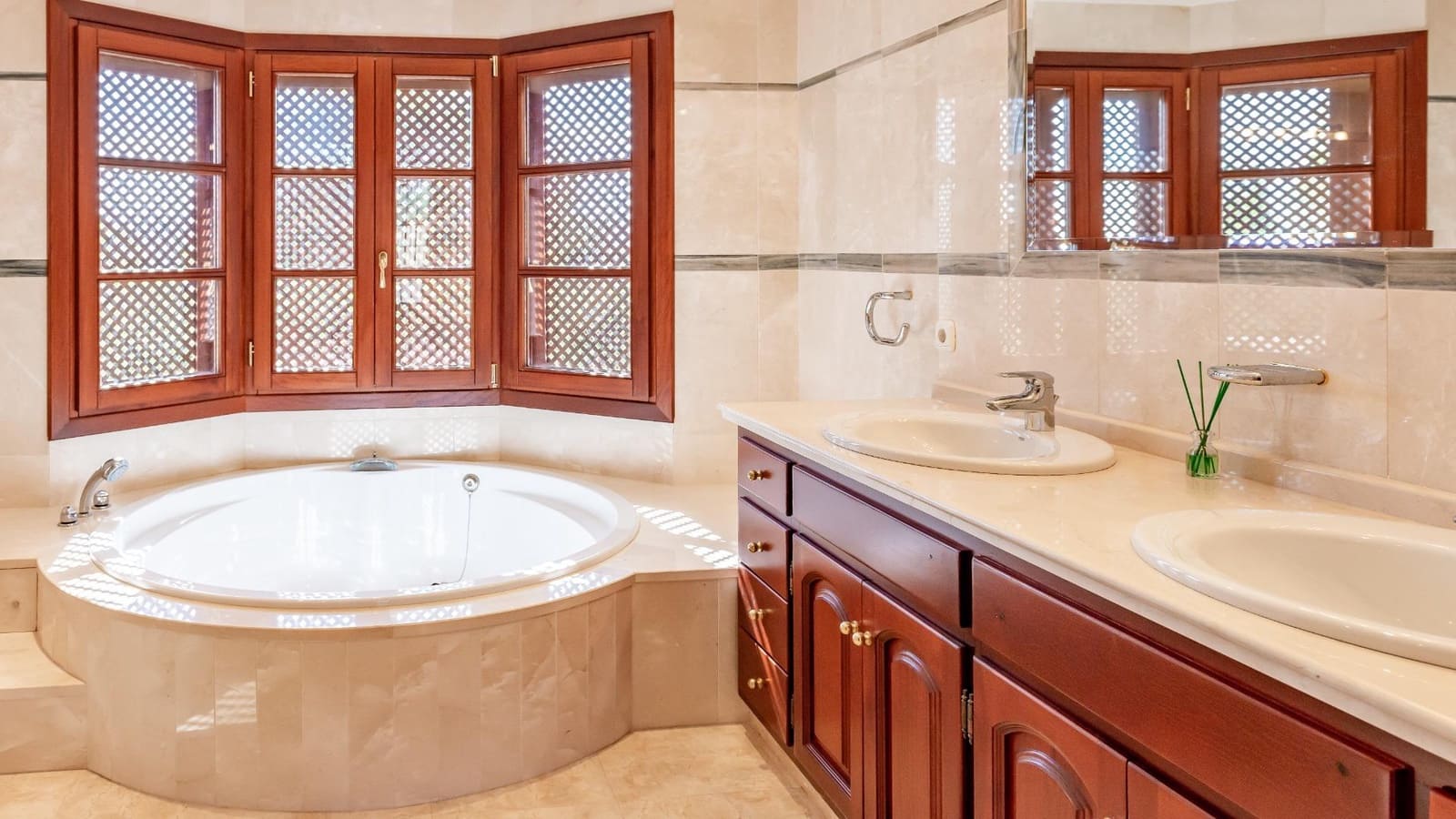 4 soverom Villa til salgs i Valtocado med svømmebasseng garasje - € 1 390 000 (Ref: 9399773)