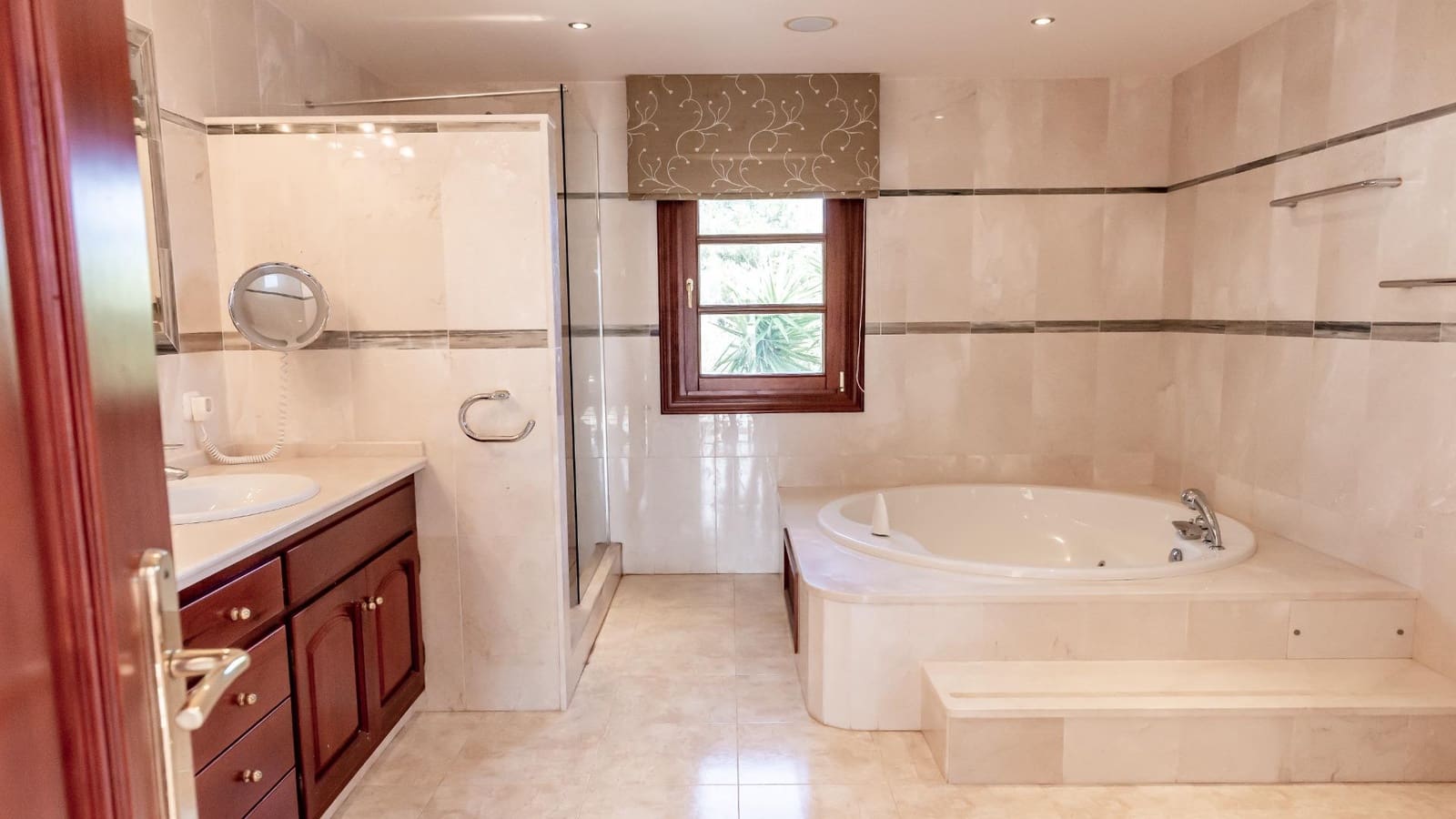 4 soverom Villa til salgs i Valtocado med svømmebasseng garasje - € 1 390 000 (Ref: 9399773)