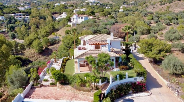 4 soverom Villa til salgs i Valtocado, Mijas med svømmebasseng garasje - € 1 390 000 (Ref: 9399773)