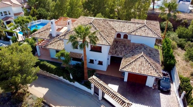 4 soverom Villa til salgs i Valtocado, Mijas med svømmebasseng garasje - € 1 390 000 (Ref: 9399773)