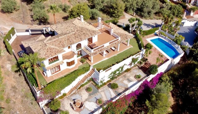 4 soverom Villa til salgs i Valtocado, Mijas med svømmebasseng garasje - € 1 390 000 (Ref: 9399773)