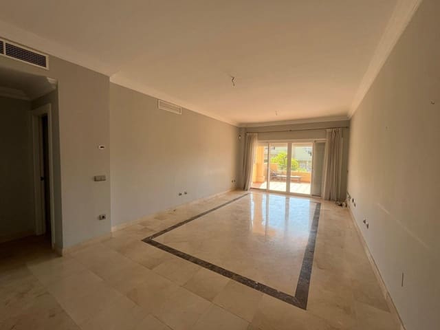 2 slaapkamer Appartement te koop in Estepona met zwembad garage - € 332.500 (Ref: 9399783)