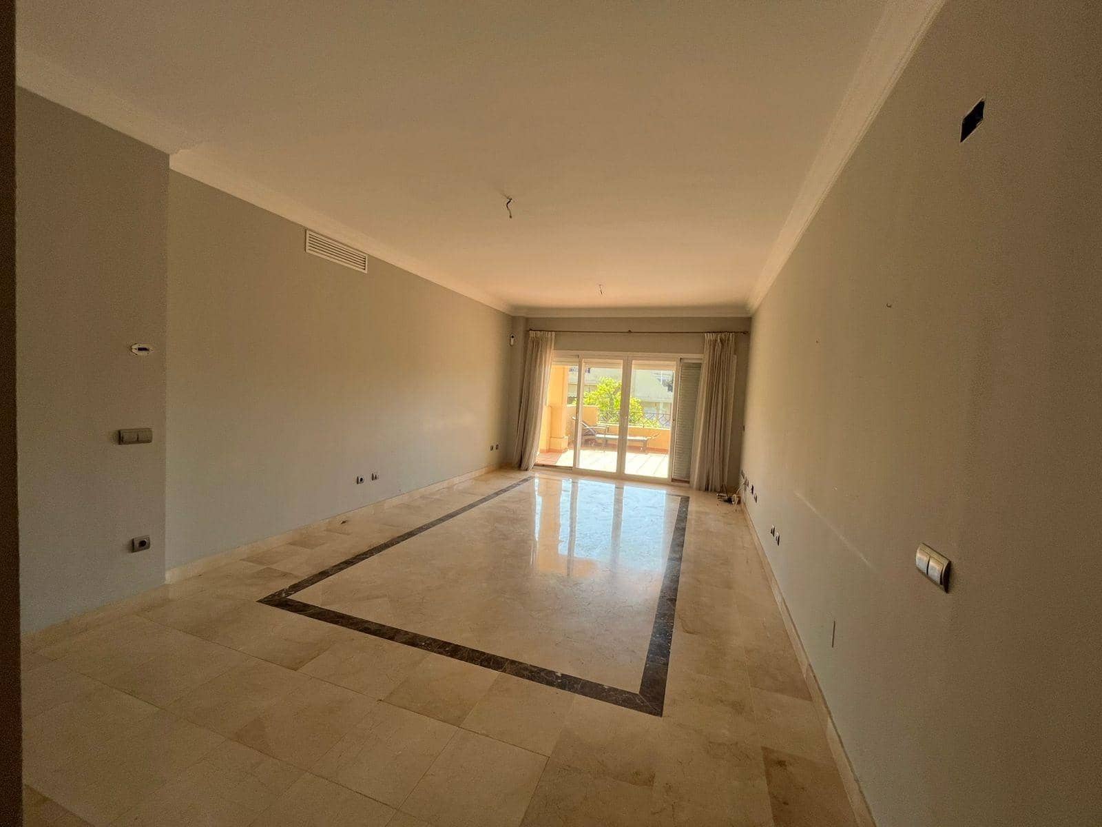 2 bedroom Apartment for sale in Benahavis with pool garage - € 332,500 (Ref: 9399783)