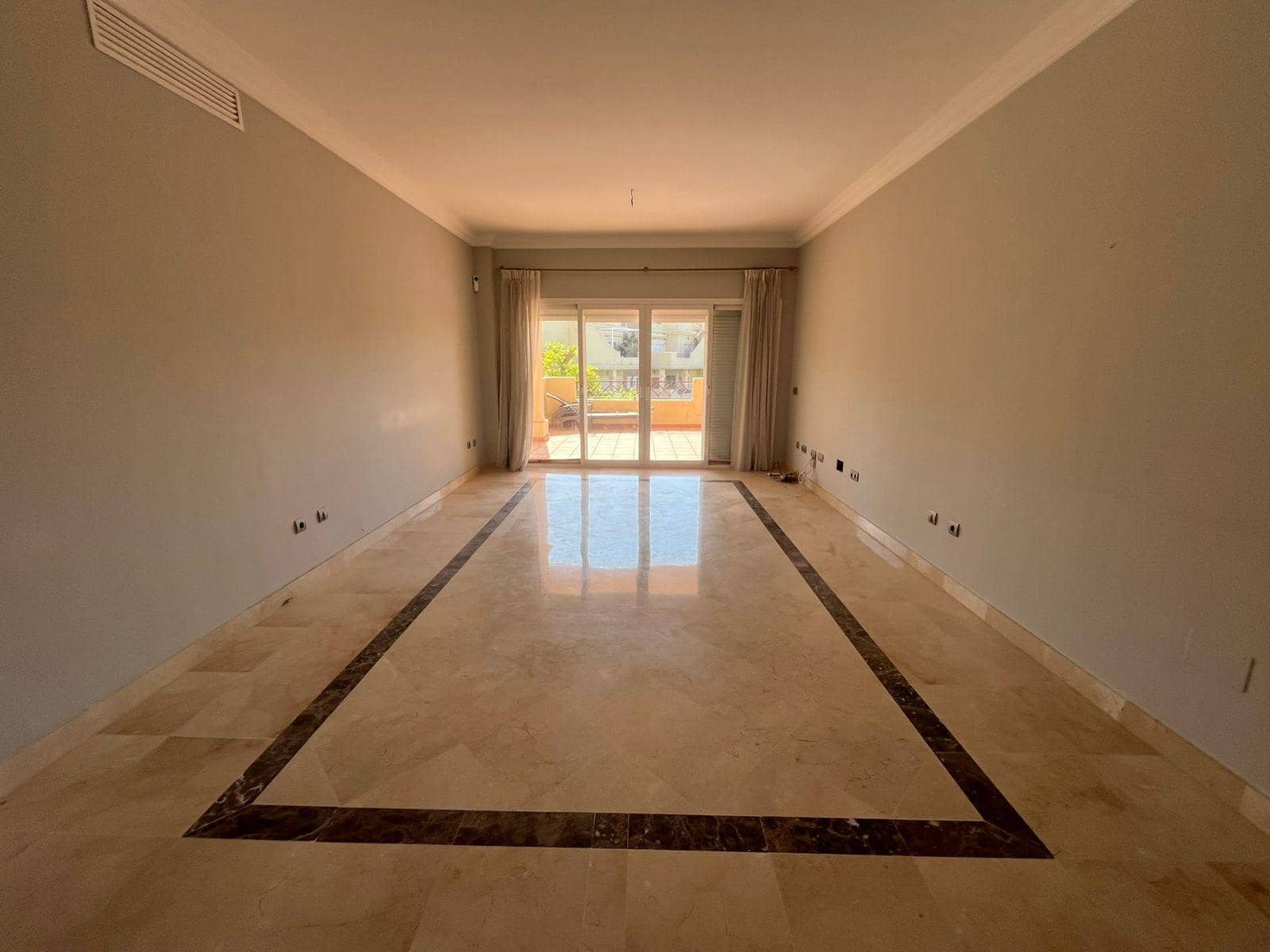 2 bedroom Apartment for sale in Benahavis with pool garage - € 332,500 (Ref: 9399783)