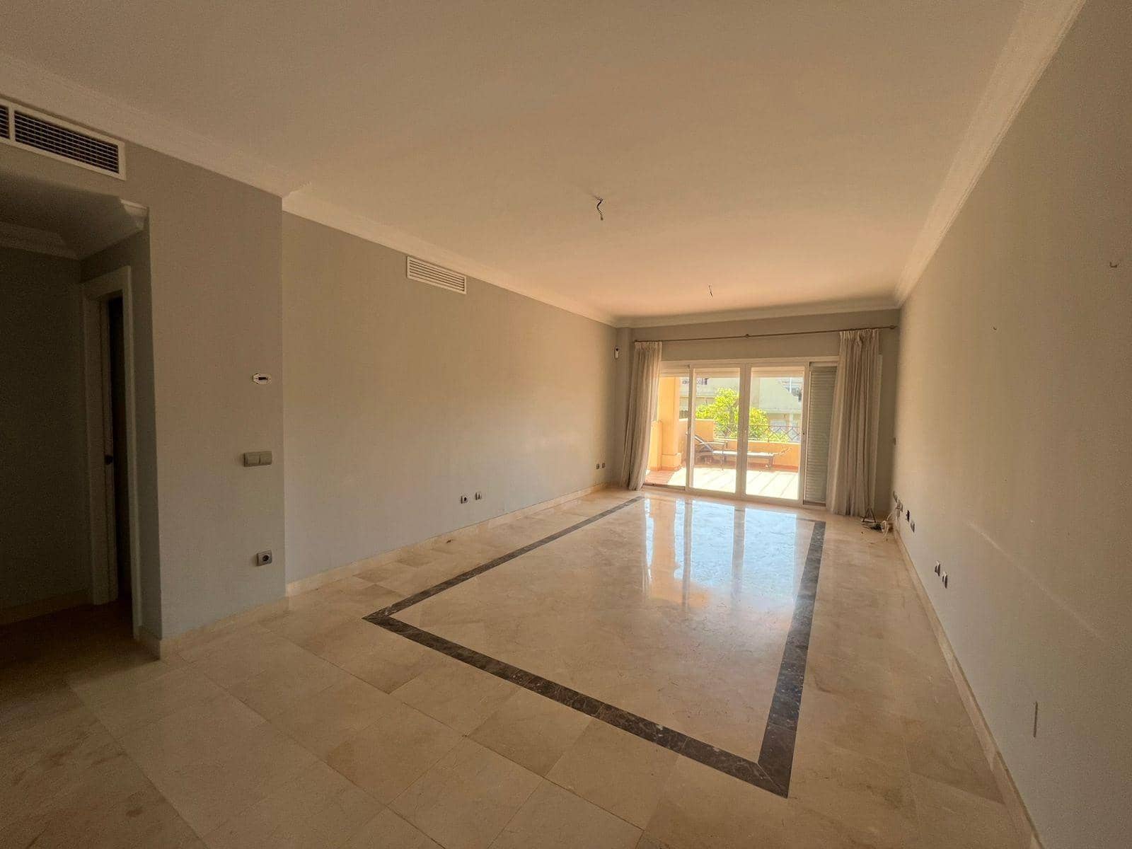 2 bedroom Apartment for sale in Benahavis with pool garage - € 332,500 (Ref: 9399783)
