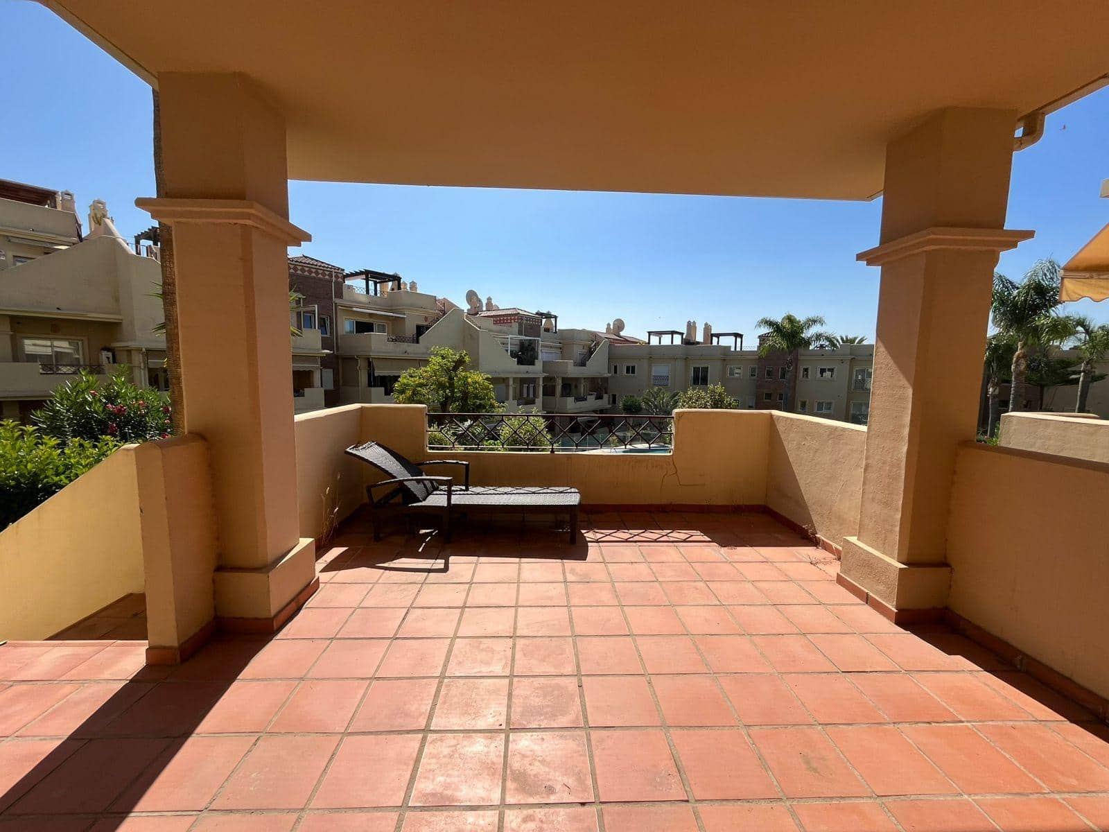 2 bedroom Apartment for sale in Benahavis with pool garage - € 332,500 (Ref: 9399783)