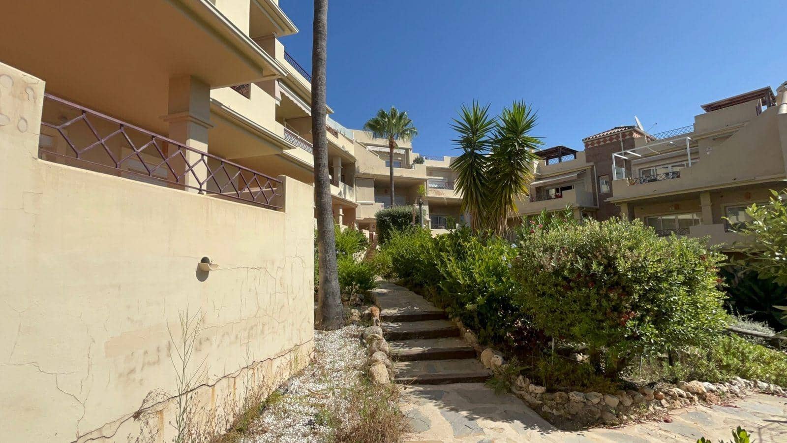 2 bedroom Apartment for sale in Benahavis with pool garage - € 332,500 (Ref: 9399783)
