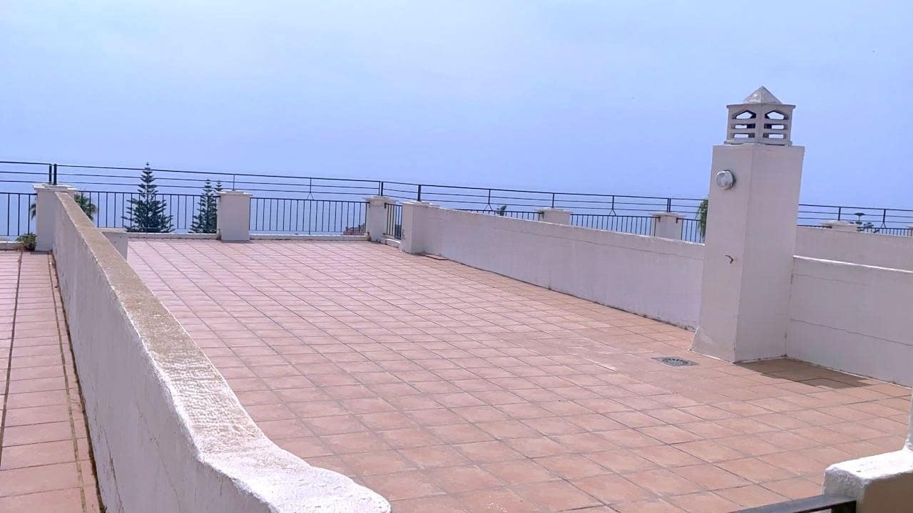 2 bedroom Penthouse for sale in Manilva with pool - € 286,000 (Ref: 9399786)