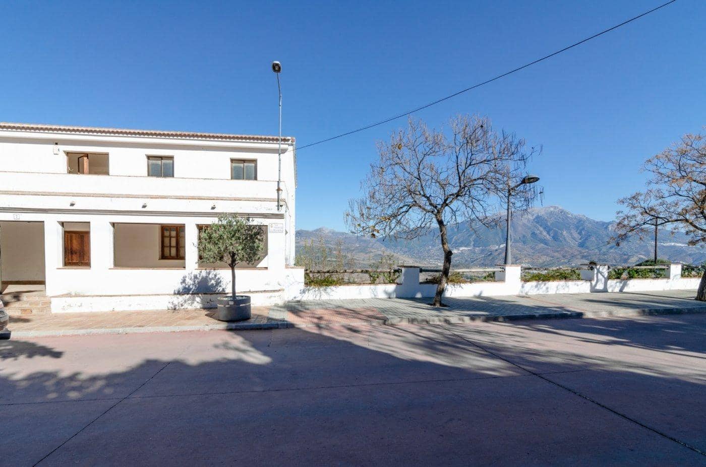 12 soveværelse Hotel til salg i Vinuela med garage - € 389.000 (Ref: 9399796)