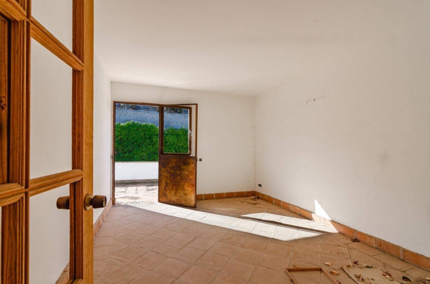 12 soveværelse Hotel til salg i Vinuela med garage - € 389.000 (Ref: 9399796)