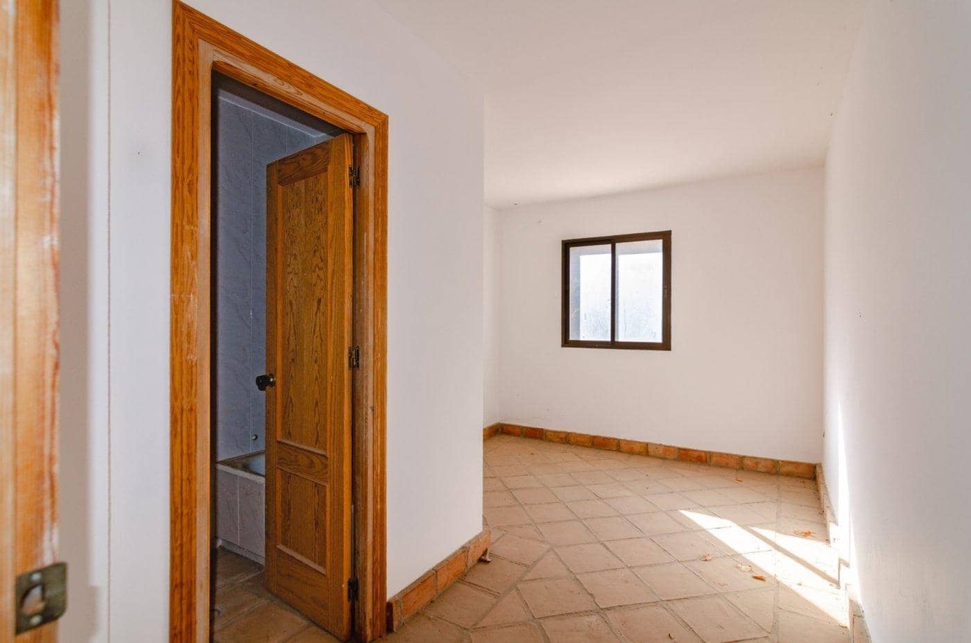 12 soveværelse Hotel til salg i Vinuela med garage - € 389.000 (Ref: 9399796)