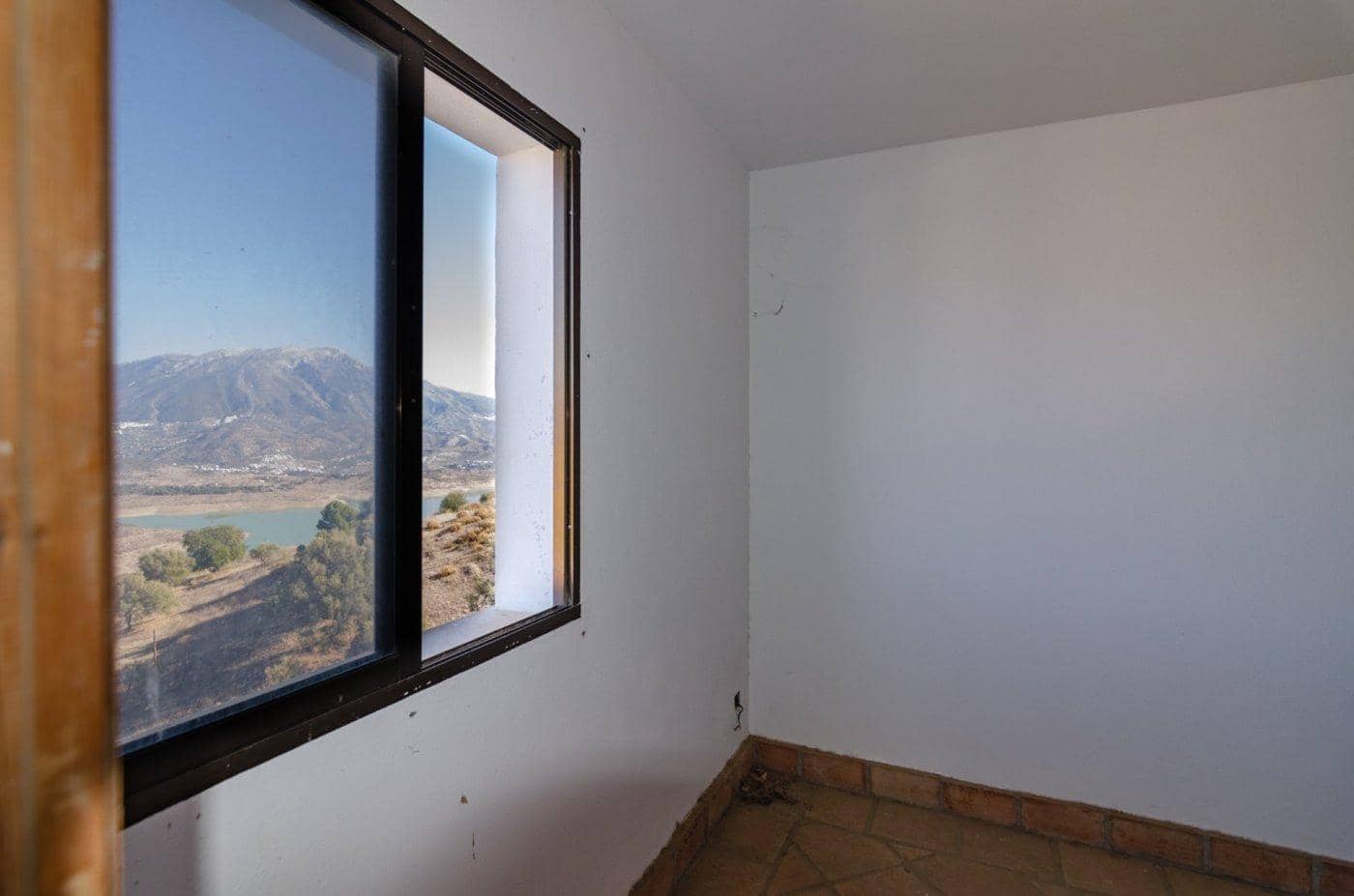 12 soveværelse Hotel til salg i Vinuela med garage - € 389.000 (Ref: 9399796)