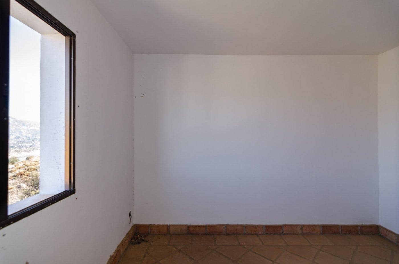 12 soveværelse Hotel til salg i Vinuela med garage - € 389.000 (Ref: 9399796)