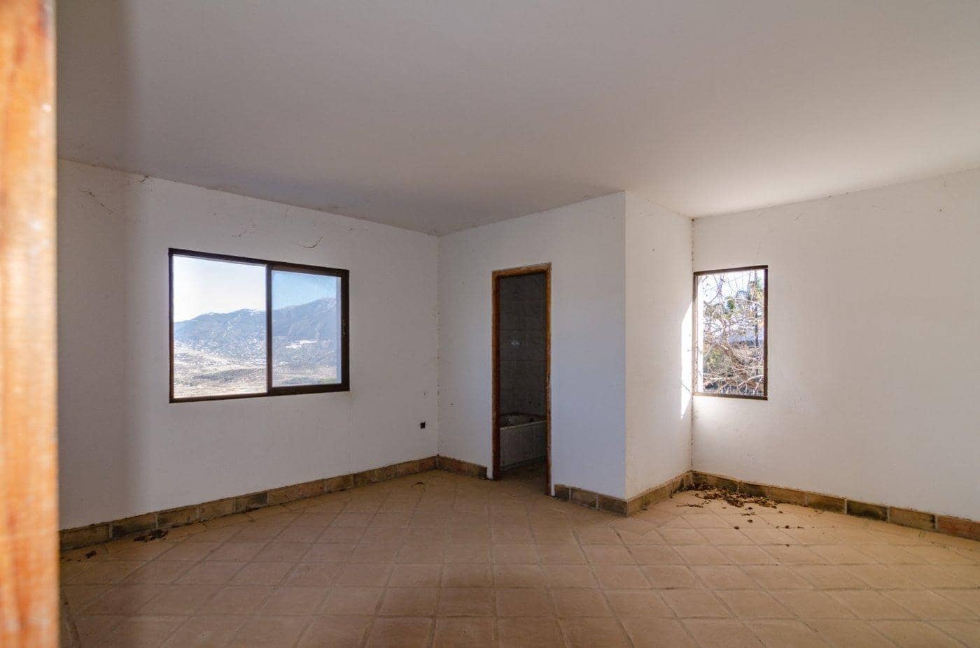 12 soveværelse Hotel til salg i Vinuela med garage - € 389.000 (Ref: 9399796)