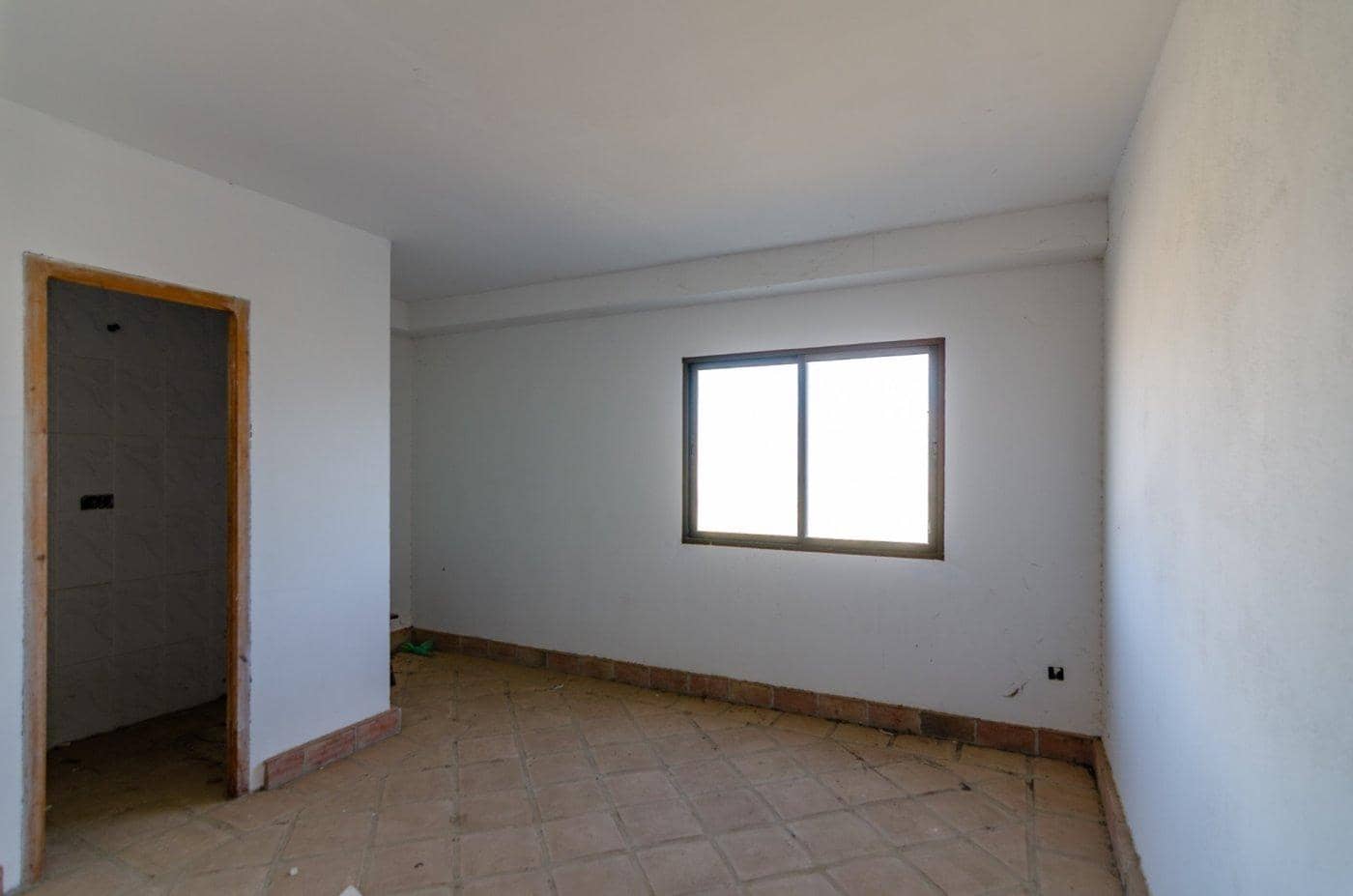 12 soveværelse Hotel til salg i Vinuela med garage - € 389.000 (Ref: 9399796)