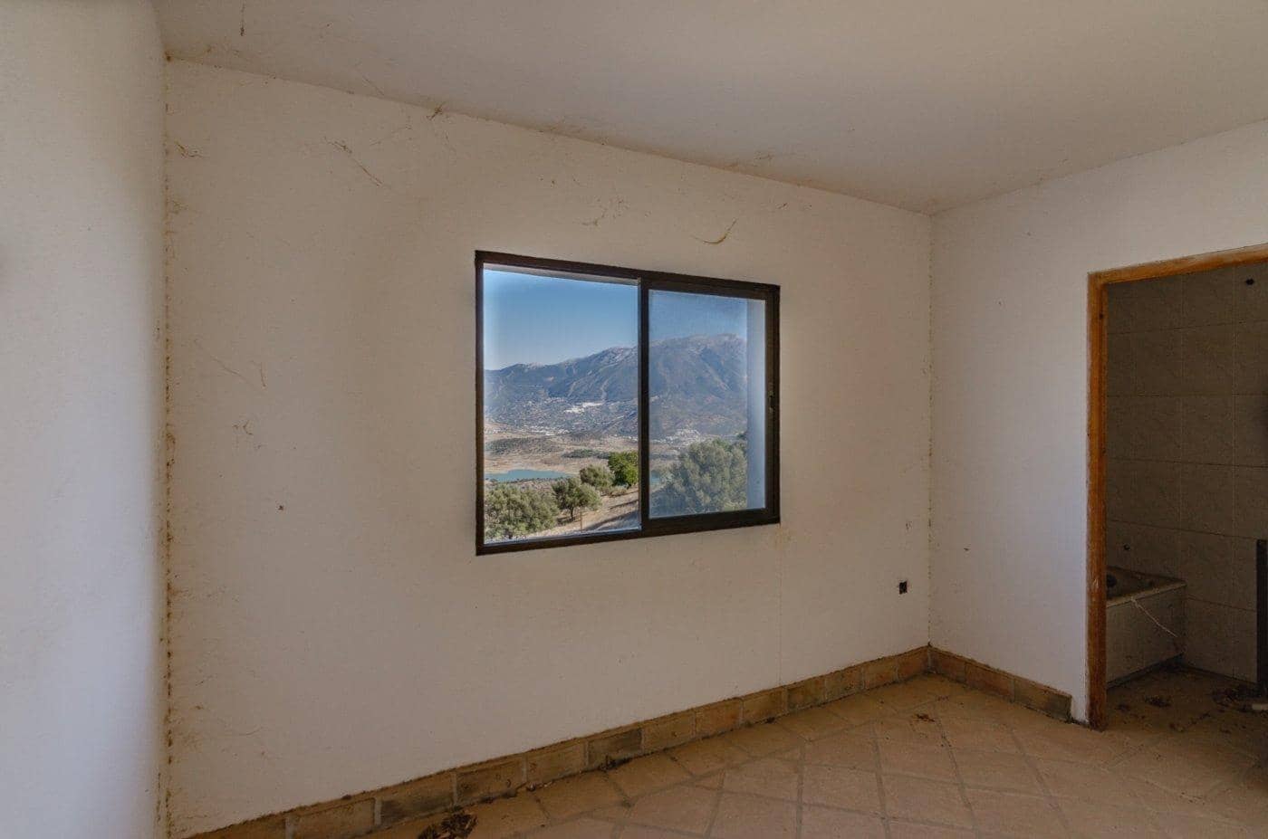 12 soveværelse Hotel til salg i Vinuela med garage - € 389.000 (Ref: 9399796)