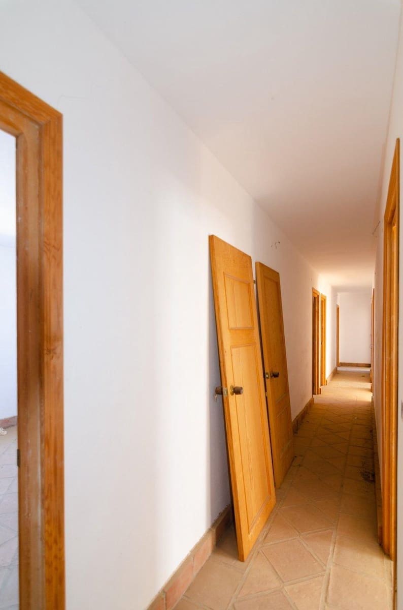 12 soveværelse Hotel til salg i Vinuela med garage - € 389.000 (Ref: 9399796)