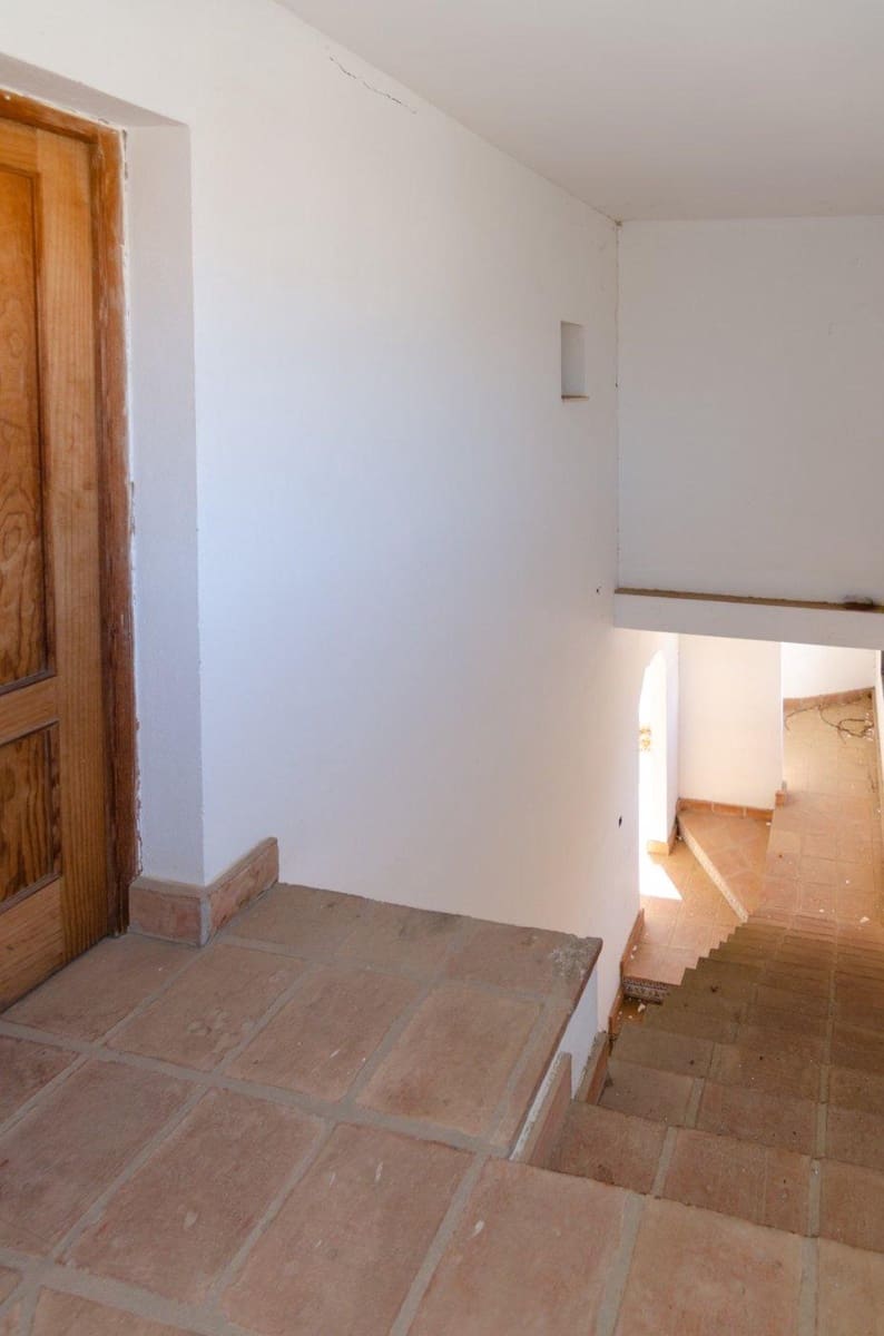 12 soveværelse Hotel til salg i Vinuela med garage - € 389.000 (Ref: 9399796)