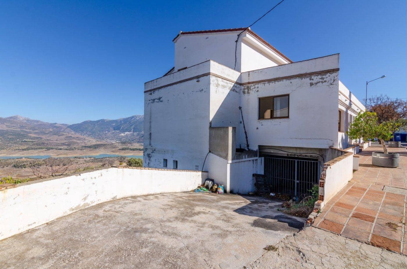 12 soveværelse Hotel til salg i Vinuela med garage - € 389.000 (Ref: 9399796)