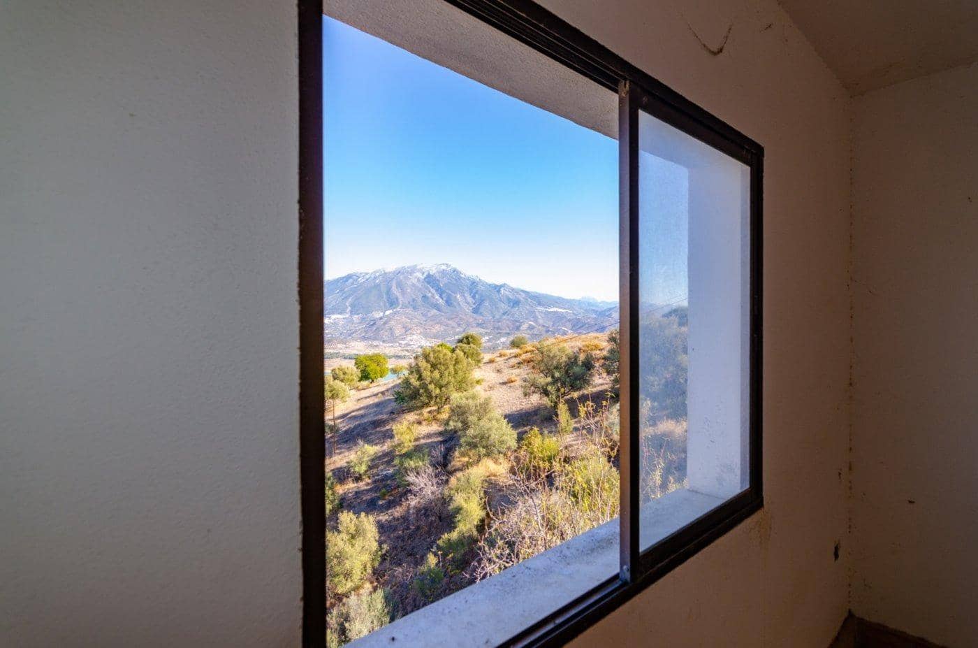 12 soveværelse Hotel til salg i Vinuela med garage - € 389.000 (Ref: 9399796)