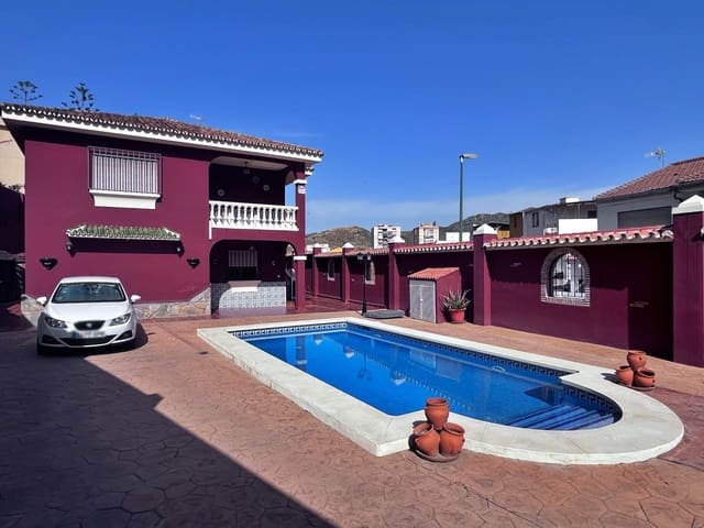 6 soveværelse Villa til salg i Ciudad Jardín, Málaga by med swimmingpool - € 795.000 (Ref: 9399799)