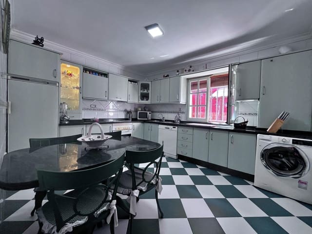 6 soveværelse Villa til salg i Ciudad Jardín, Málaga by med swimmingpool - € 795.000 (Ref: 9399799)