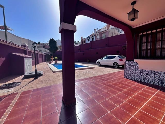 6 soveværelse Villa til salg i Ciudad Jardín, Málaga by med swimmingpool - € 795.000 (Ref: 9399799)