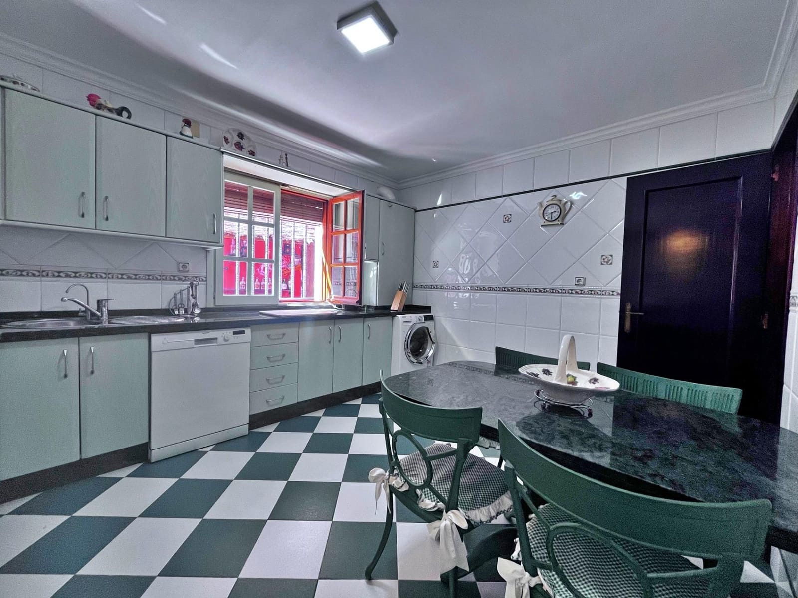 6 soverom Villa til salgs i Malaga by med svømmebasseng - € 795 000 (Ref: 9399799)