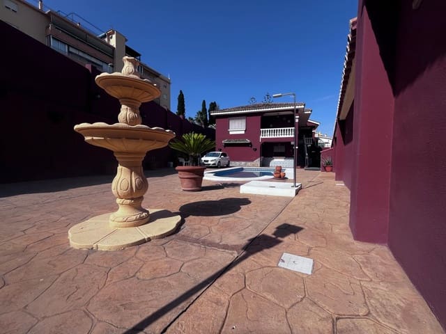 6 soveværelse Villa til salg i Ciudad Jardín, Málaga by med swimmingpool - € 795.000 (Ref: 9399799)