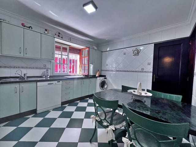 6 soveværelse Villa til salg i Ciudad Jardín, Málaga by med swimmingpool - € 795.000 (Ref: 9399799)