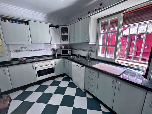 6 soveværelse Villa til salg i Ciudad Jardín, Málaga by med swimmingpool - € 795.000 (Ref: 9399799)