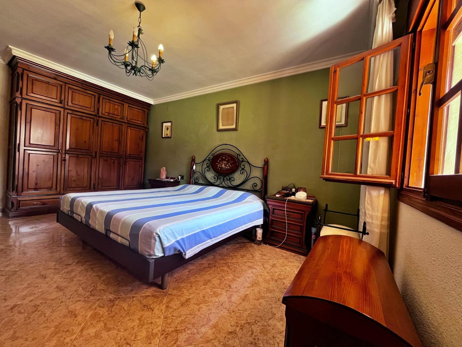 6 soverom Villa til salgs i Malaga by med svømmebasseng - € 795 000 (Ref: 9399799)