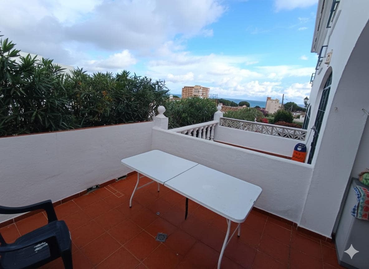 4 soveværelse Rækkehus til salg i Sitio de Calahonda med swimmingpool - € 395.000 (Ref: 9470380)