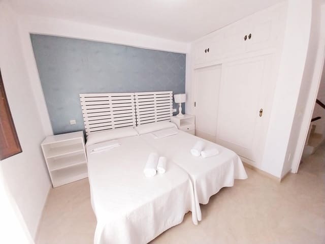 4 slaapkamer Rijtjeshuis te koop in Sitio de Calahonda, Mijas met zwembad - € 420.000 (Ref: 9470380)