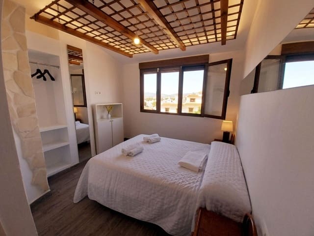 4 slaapkamer Rijtjeshuis te koop in Sitio de Calahonda, Mijas met zwembad - € 420.000 (Ref: 9470380)