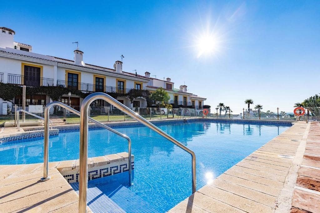 Adosado de 4 habitaciones en Sitio de Calahonda en venta con piscina - 395.000 € (Ref: 9470380)