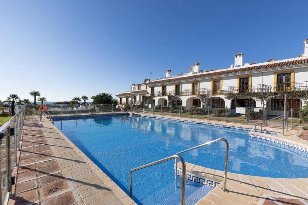 Adosado de 4 habitaciones en Sitio de Calahonda en venta con piscina - 395.000 € (Ref: 9470380)